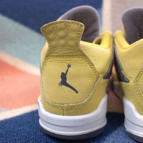 Jordan 4 Retro Lightning 2021 Kids Size 2Y  Shoes BQ7669-700 - Picture 6 of 9